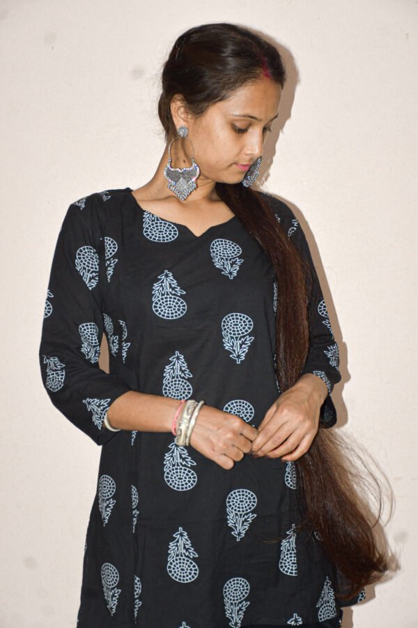 Black colour kurti - Image 2